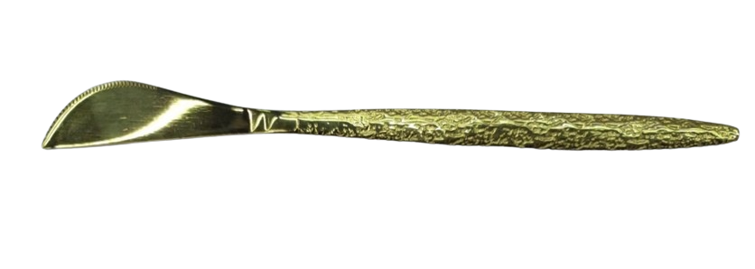 Couverts: couteaux dorés